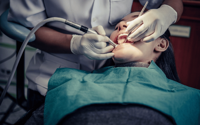 does tooth extraction cause facial changes?